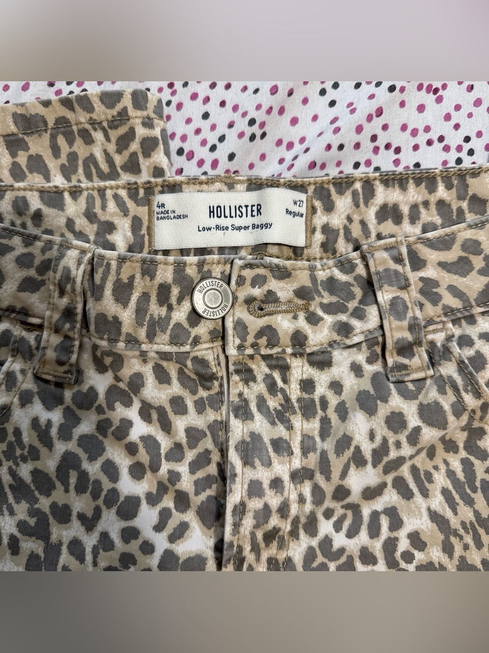 Hollister Beige and Gray Leopard Low-Rise Super Baggy Jeans